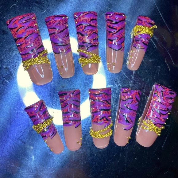 Clawdeen (3 XL duck ) ( GLOW IN THE DARK ) - Picture 1 of 10